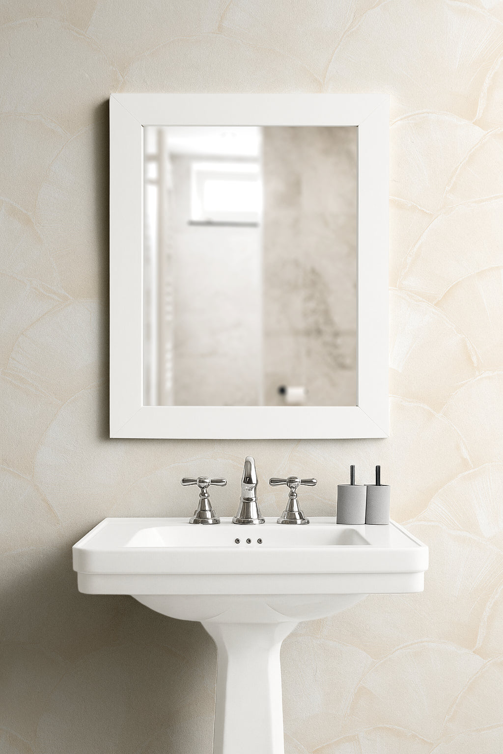 Shoreline Fan - Champagne Shell on Almond Cream