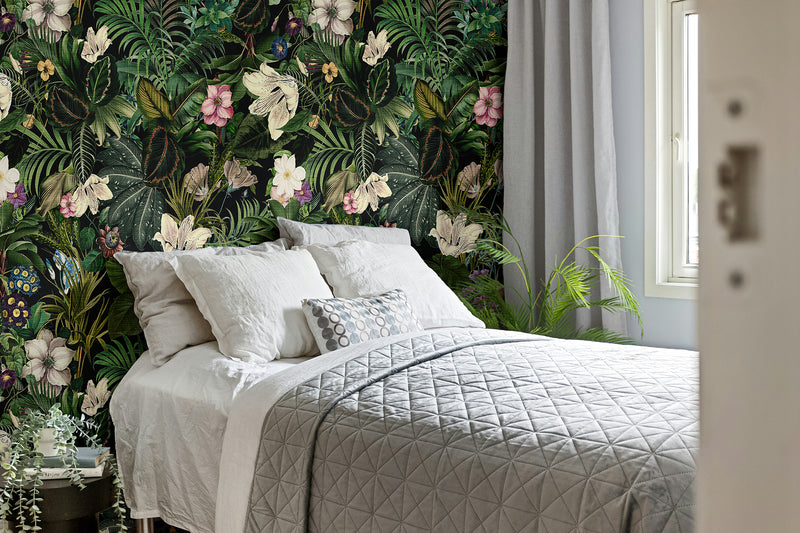 Botanical floral wallpaper with layered flower details, bringing a soft, nature-driven atmosphere indoors