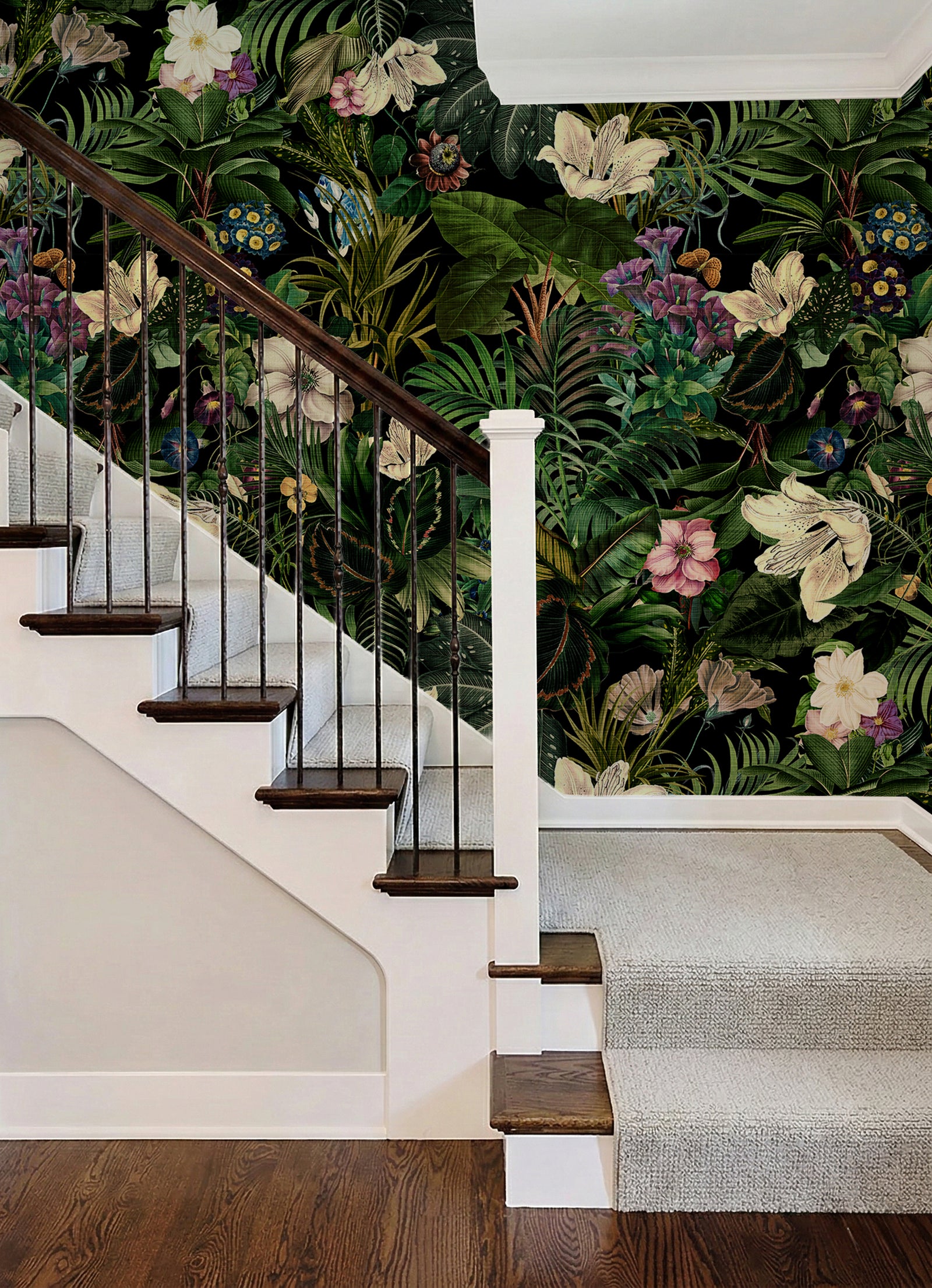 Botanical floral wallpaper with layered flower details, bringing a soft, nature-driven atmosphere indoors